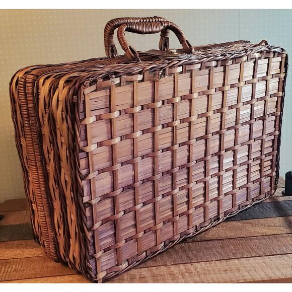 Woven Picnic Basket Floral Interior Hunter Green Plates/Cups For Four People - Picture 2 of 16